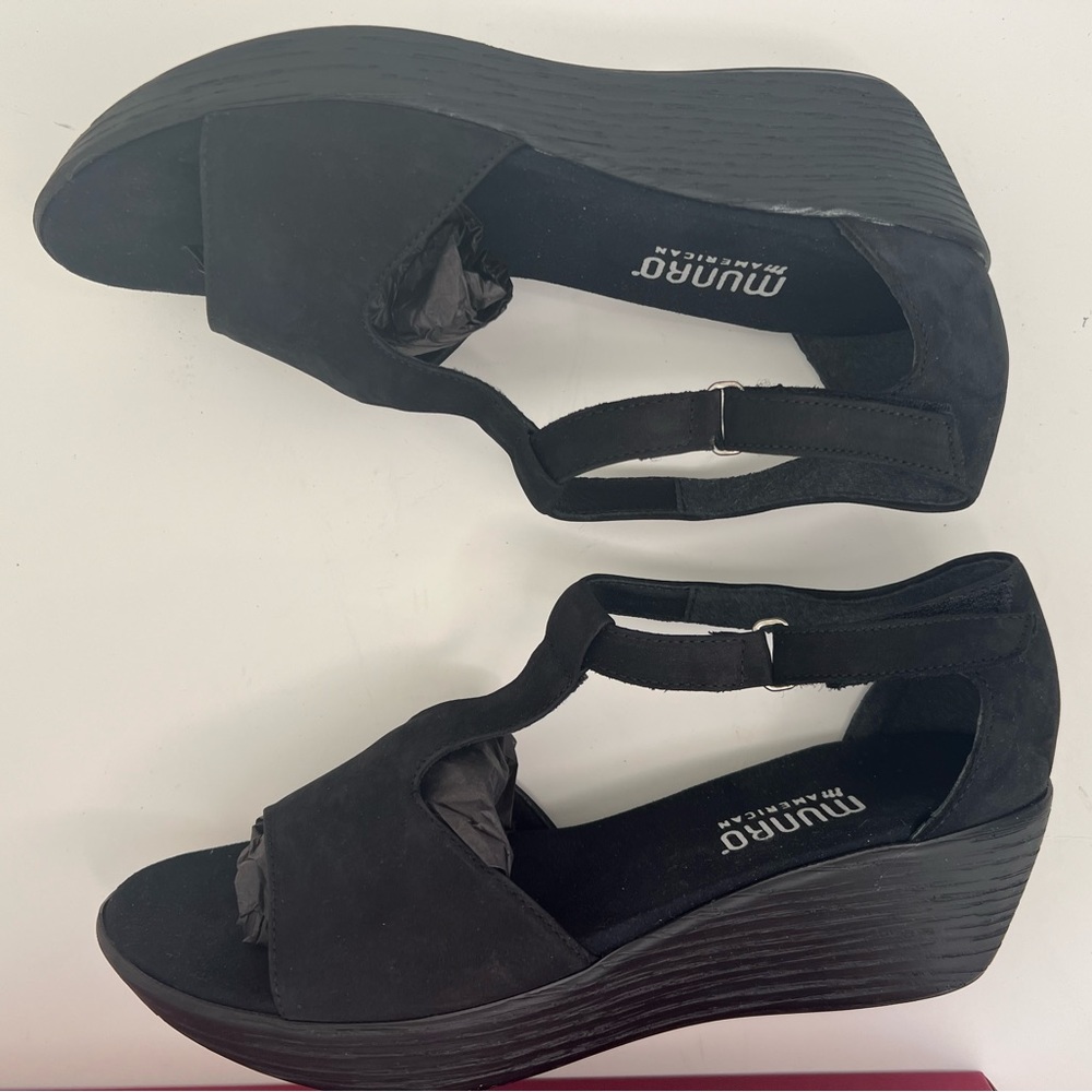 Munro Vanna Black Nubick Women’s Size 8 Sandal